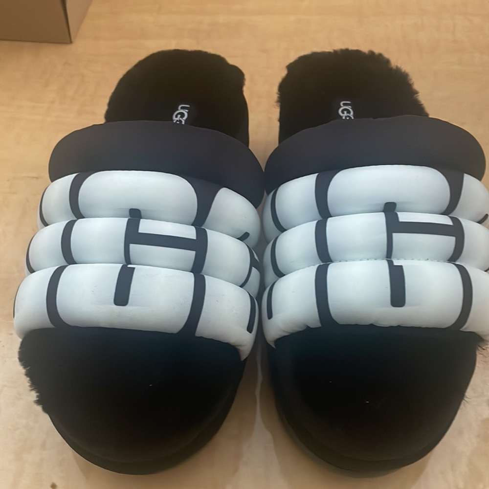 Ugg Women’s Maxi Slide Sandal - Picture 2 of 6